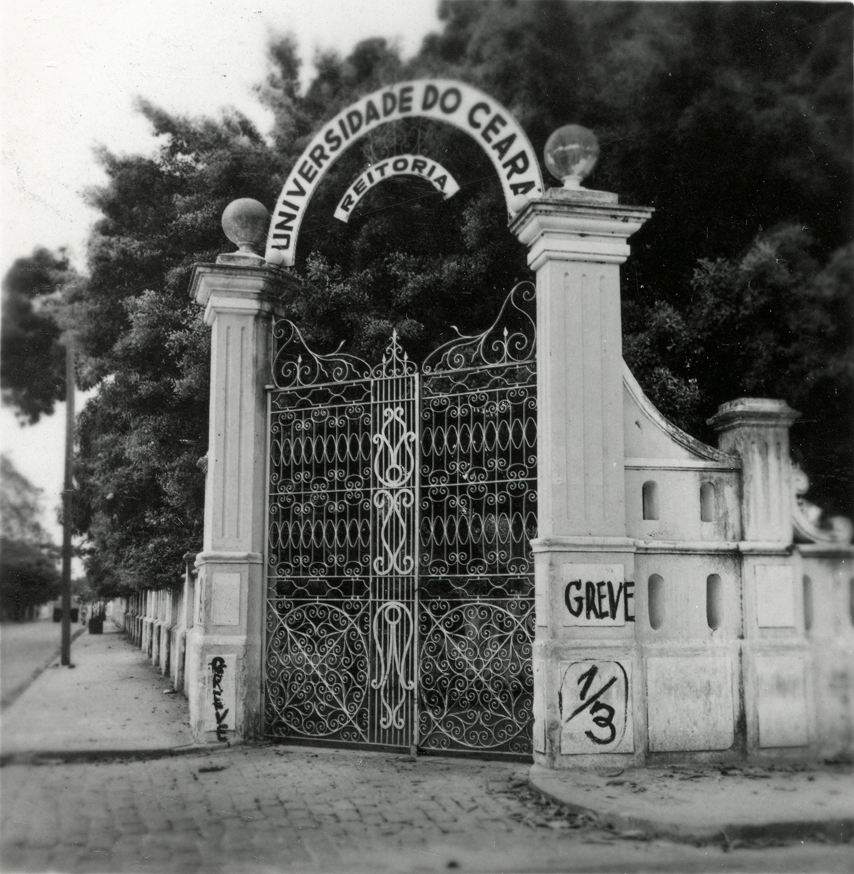Portões da Reitoria, Greve do Terço, 1961.